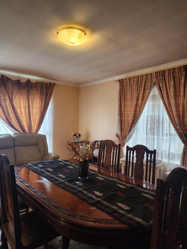 6 Bedroom Property for Sale in Zeekoevlei Western Cape